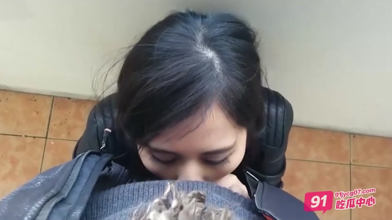 广东00后情侣私拍泄漏 花式玩弄不亦乐乎 这小妮子长得还嫩～