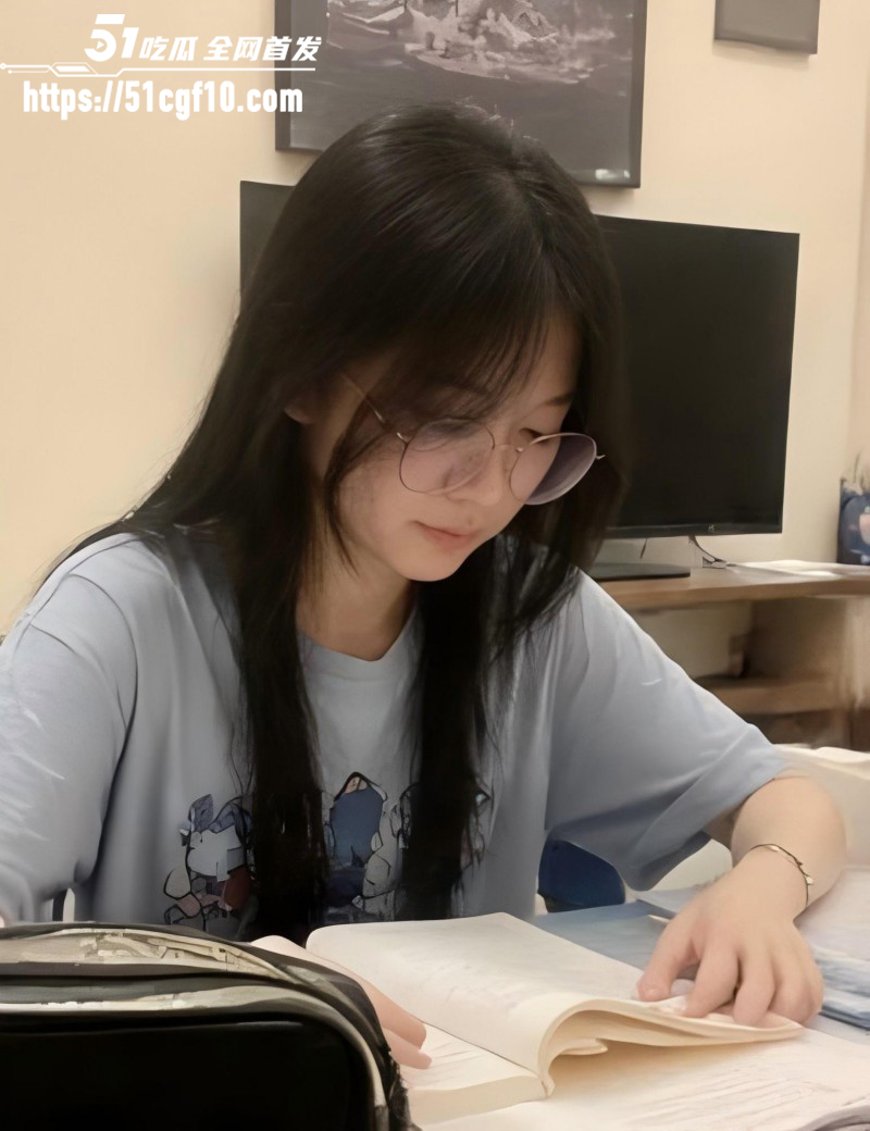 河南师范大学童欣欣性爱视频04