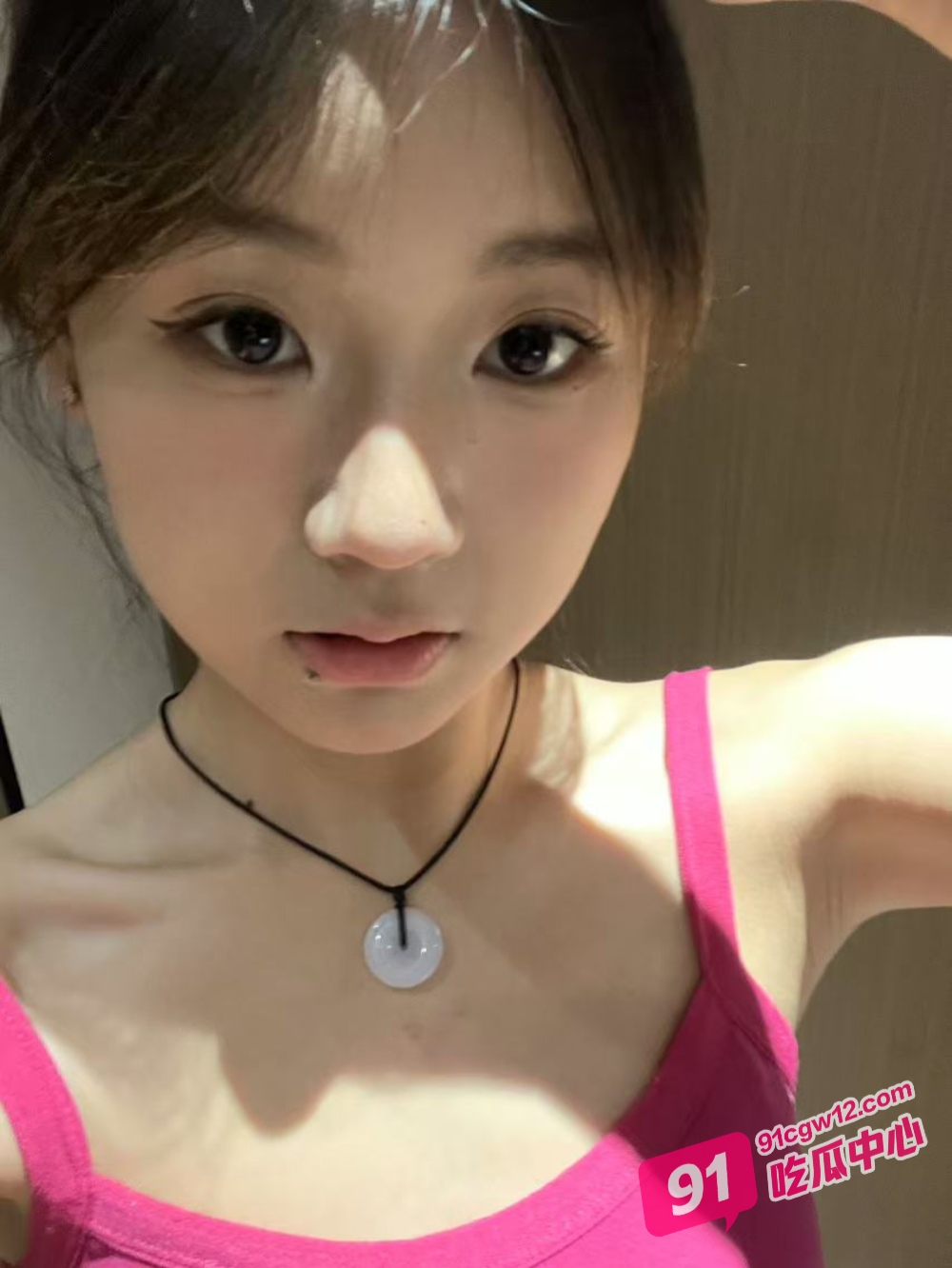 高颜值美女苏苏下海首秀身材火辣奶软水多 对着镜头大方吃鸡舔屌！ 配图