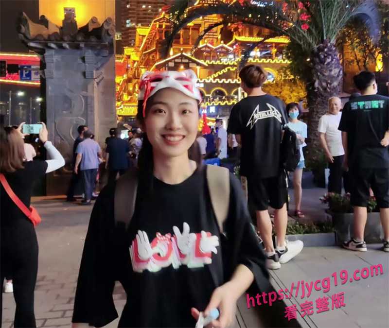 上海富二代操翻眼镜女教师 白天斯文晚上骚