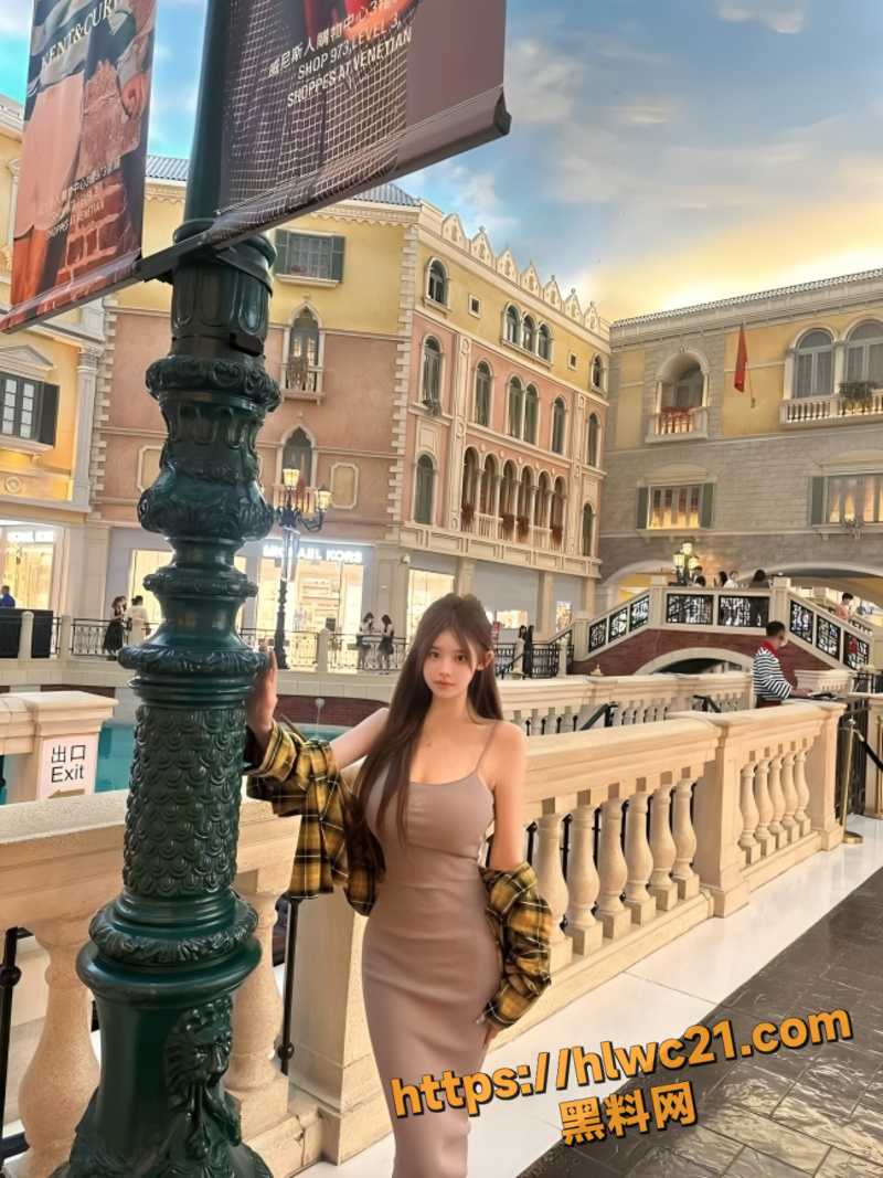 顶级上海浦东美女原档泄密 细腰大奶翘臀 各种体位狂干奶子甩到飞起