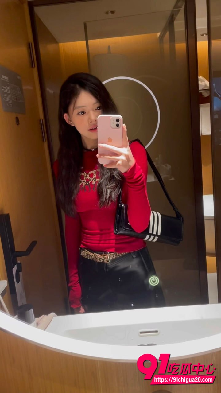 苏州晴天私密视频流出 被金主包养在酒店各种玩弄口交无套插入