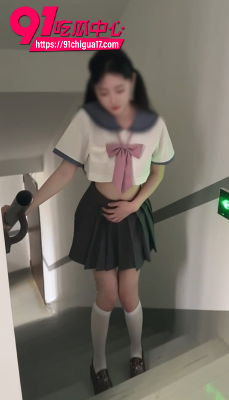极品福利姬小美miyoki牛奶灌肠楼梯间自慰1