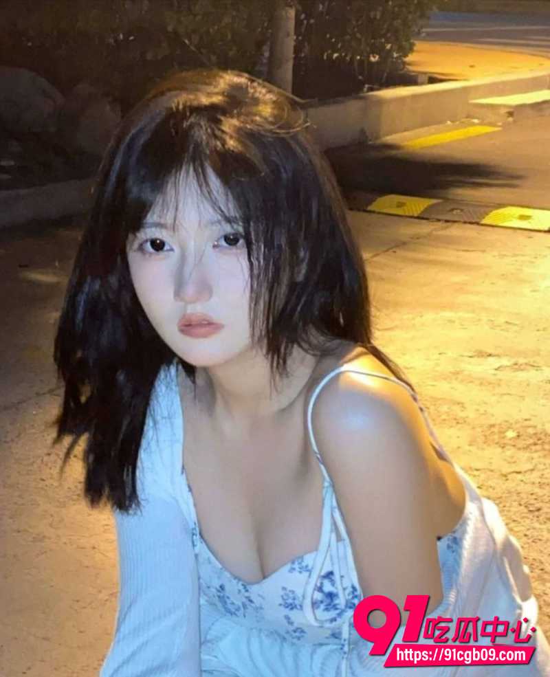北京科技大学天津学院网红张绮上门献身稳固榜一大哥 被大屌口爆射满巨乳胸口 反差婊太会玩了啊！
