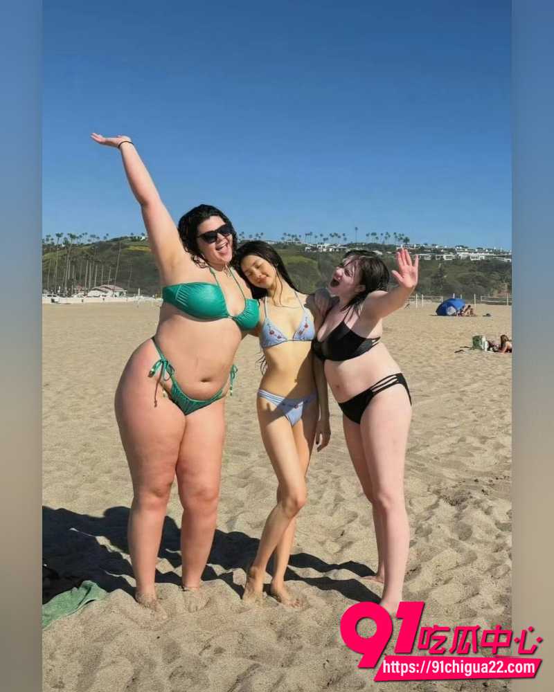 黄多多海边比基尼照 5