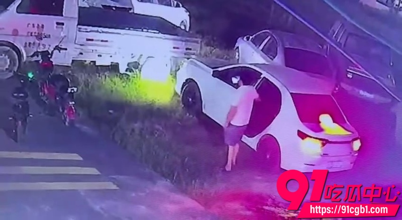 车震偷拍曝光 男女车内激情性爱 被监控清晰抓拍女主颜值身材不错 但地方选的不对被人监控录下尴尬了6 车震偷拍曝光 男女车内激情性爱 被监控清晰抓拍女主颜值身材不错 但地方选的不对被人监控录下尴尬了6