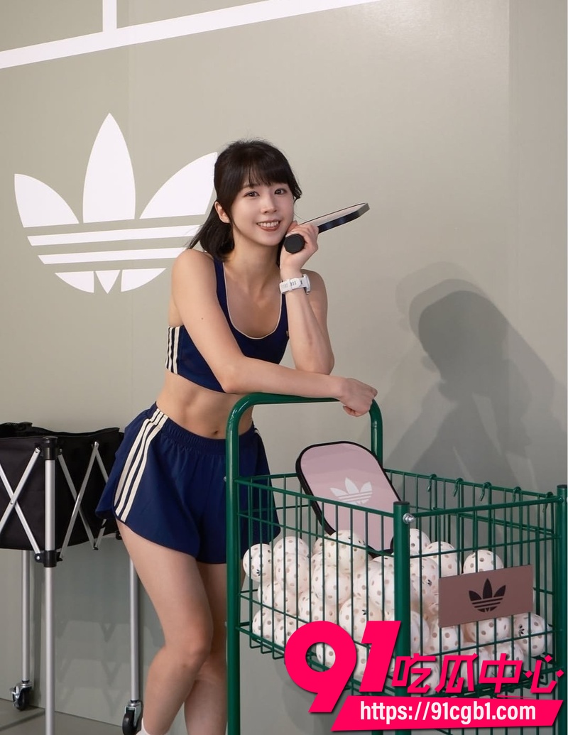 酒店自拍露脸口交无套做爱视频外流 高颜值巨乳博主提扶妮69超骚大屁股被操上下抖动