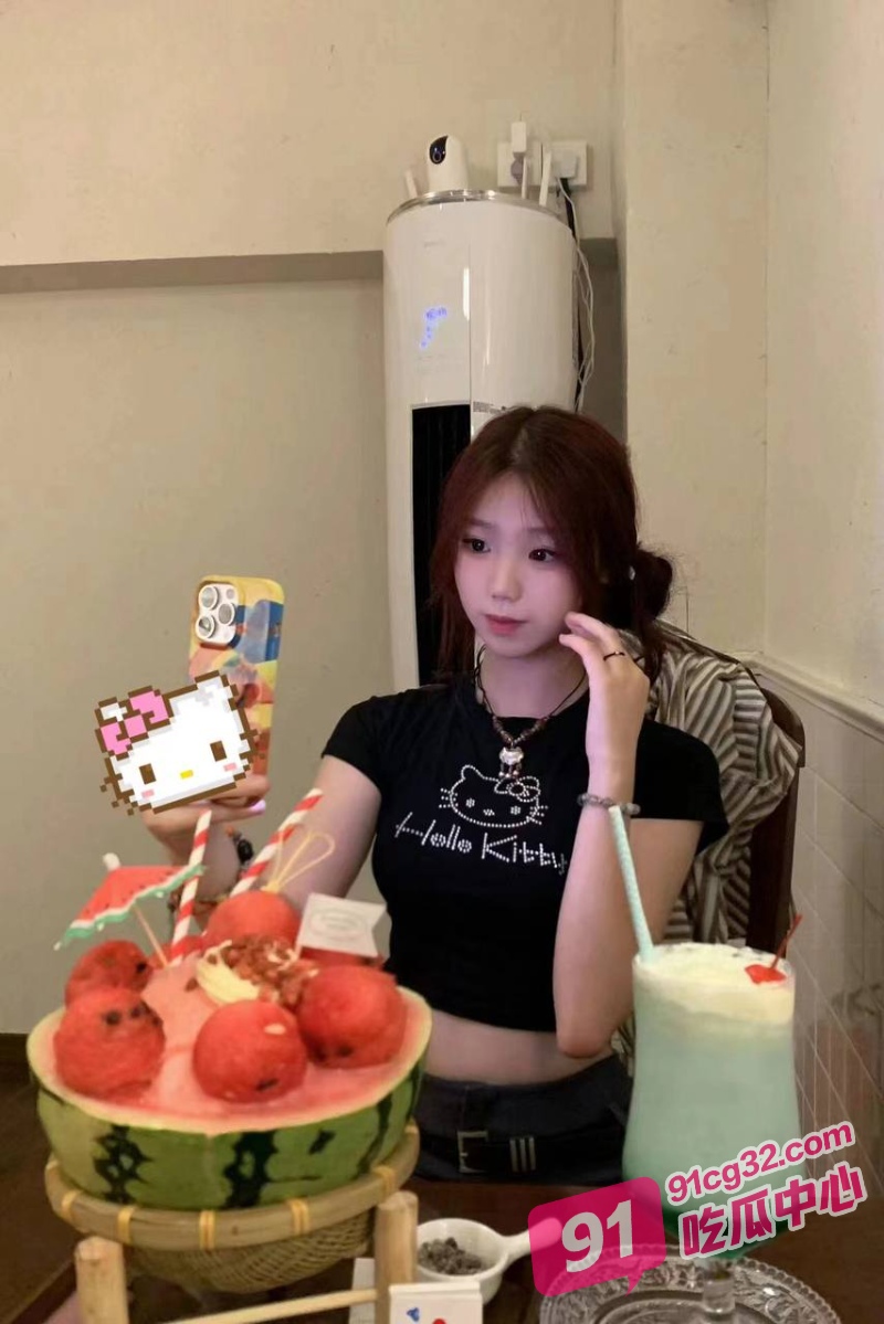重庆渝中陆丝娜中学为爱辍学后卖逼养小男友 当了婊子还要脸不让拍！ 配图3