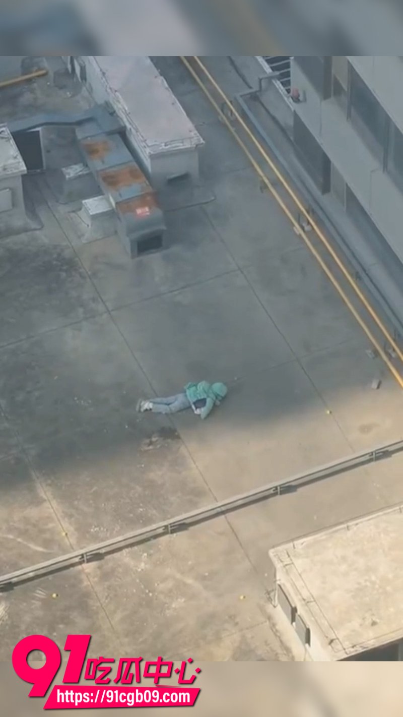河北石家庄绿衣少女跳楼坠亡11 河北石家庄绿衣少女跳楼坠亡11