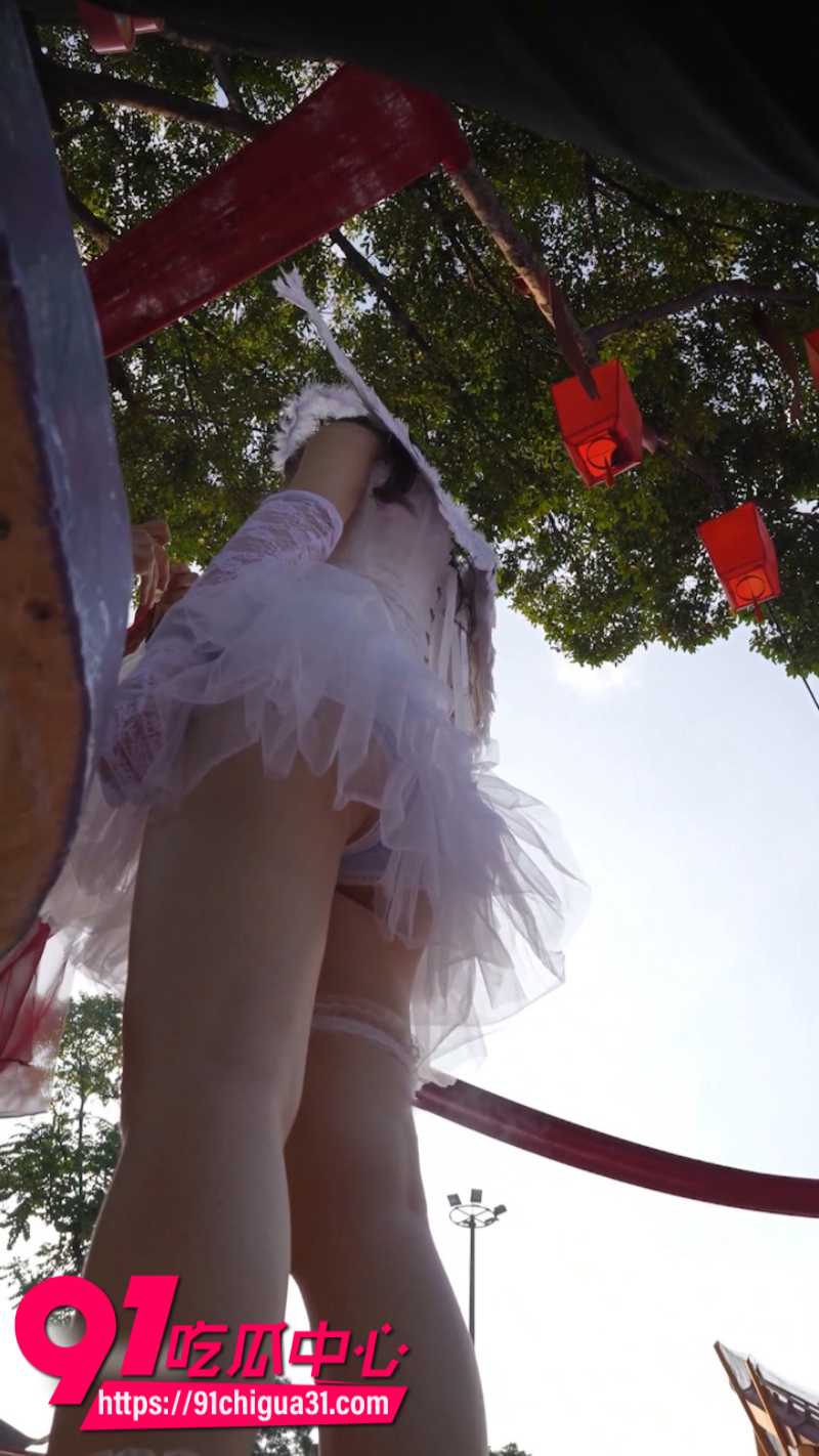 抄底大神极限偷拍游乐园NPC美女蓝色内裤5 抄底大神极限偷拍游乐园NPC美女蓝色内裤5