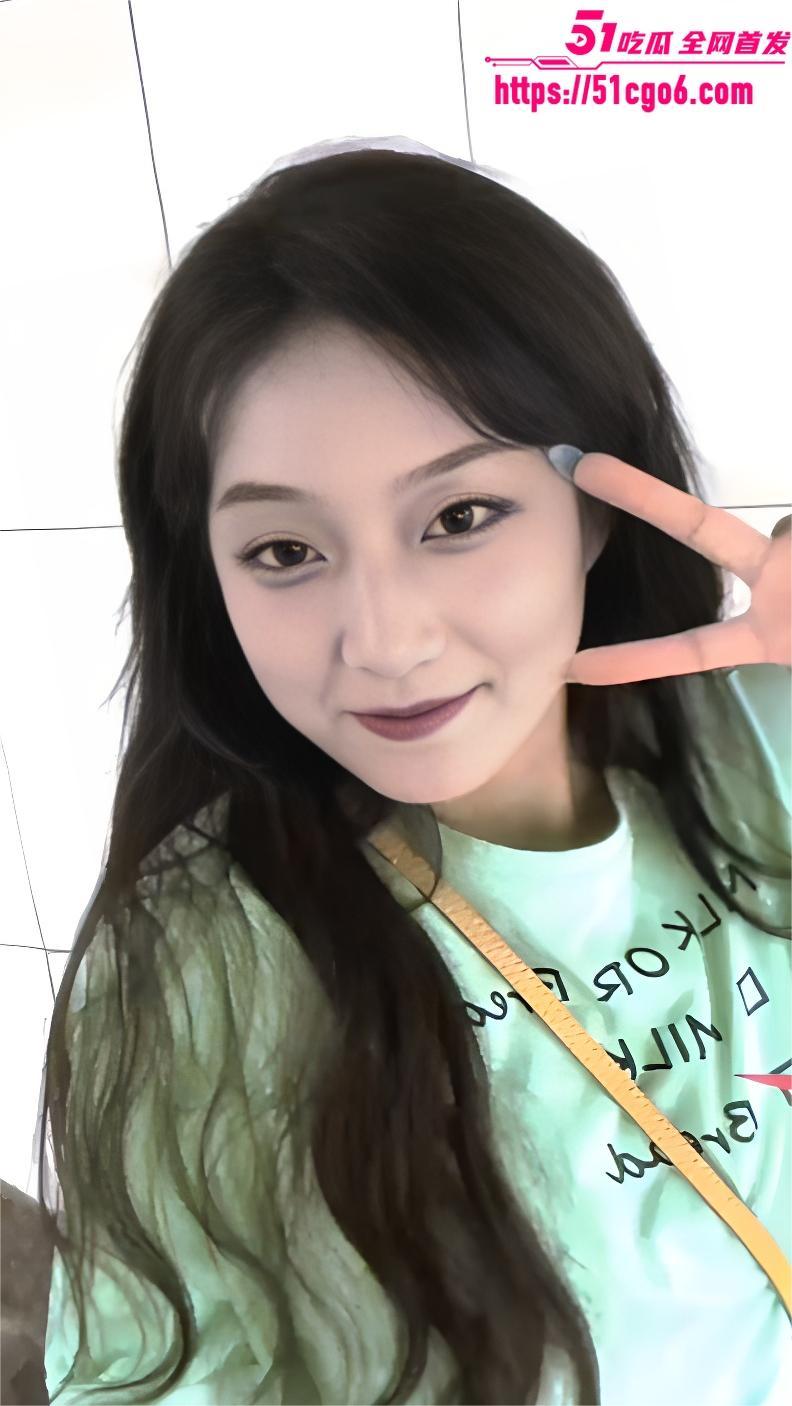 高颜值女大学生全裸自拍 2