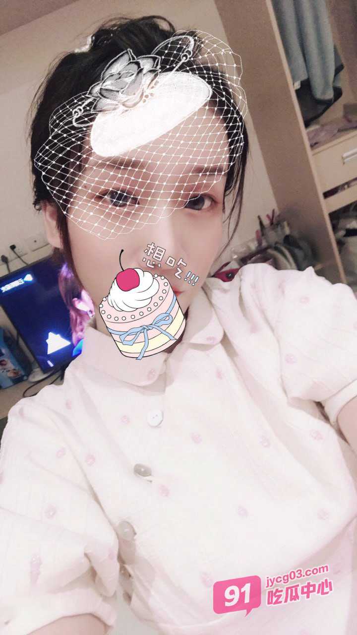 绿帽大神Mrs Unique实录！娇妻竟成听话性奴！撅着屁股任人玩～ 配图