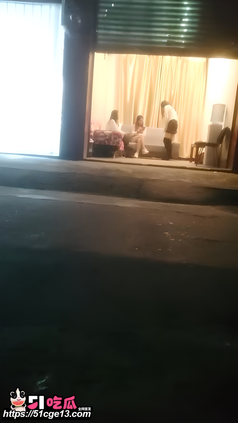 城中村嫖娼偷拍 4