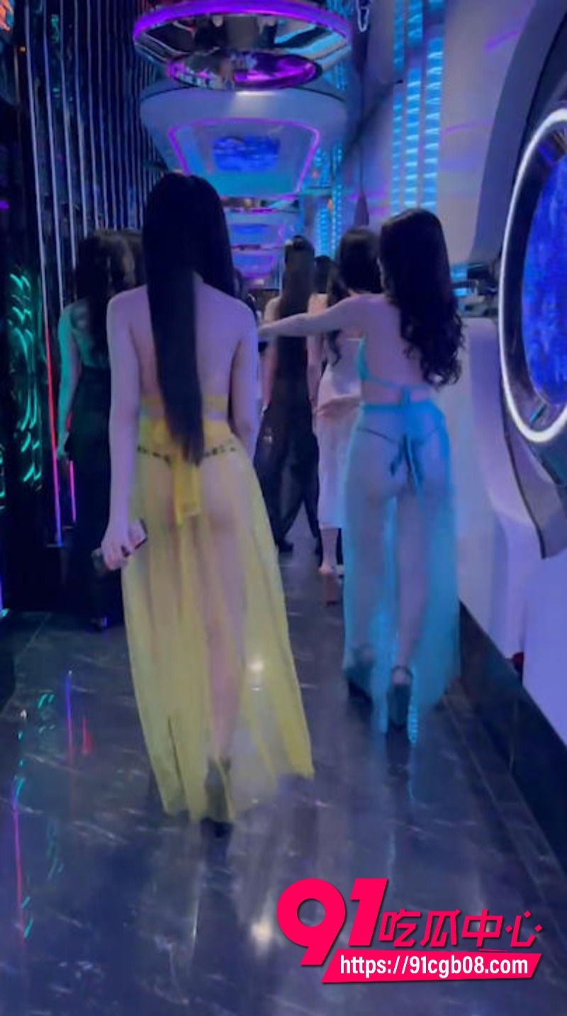 KTV包厢淫乱合集 表面一副清纯女神的样子7 KTV包厢淫乱合集 表面一副清纯女神的样子7