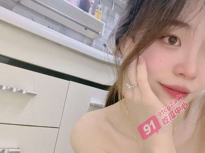 陌陌约到极品美女～皮肤白嫩身材一流 但嫩穴怎么成这样啦？