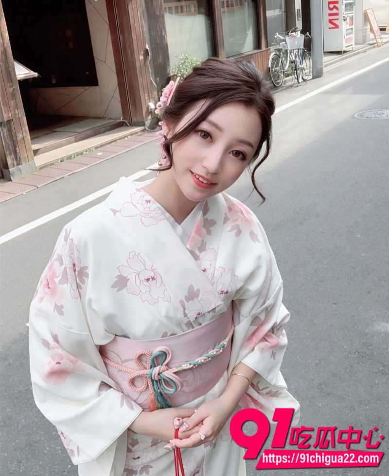 中经贸学院女校花李雪雅 给土豪定制自慰福利 胸前丝瓜大奶把狼友钓成翘嘴