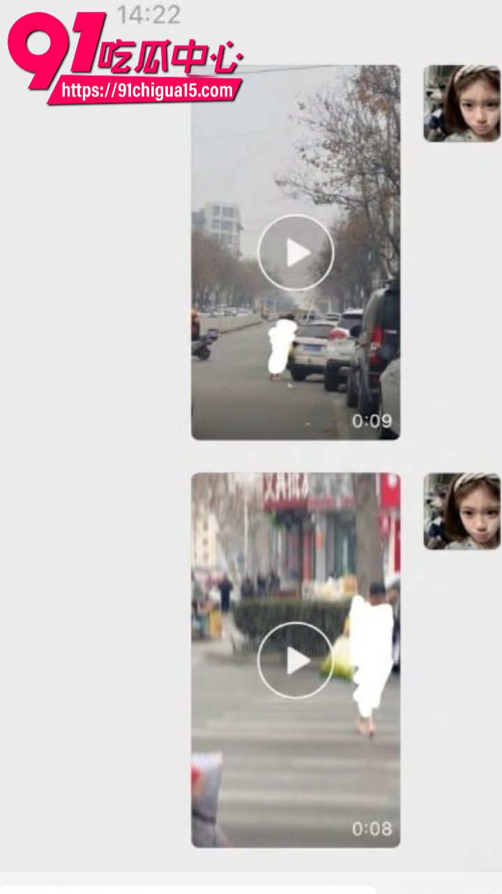 山东费县二中门口裸男对着轿车当街发情9 山东费县二中门口裸男对着轿车当街发情9
