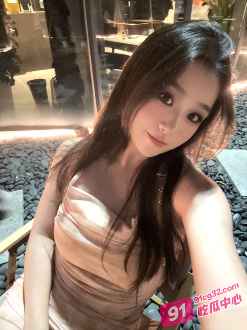 探花男给富婆当姘头 不仅偷拍还偷钱 !可怜人傻钱多的富婆钱肉两空!