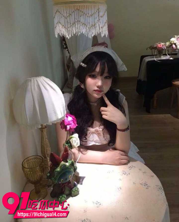 苏州高颜值女神王妍冰小嘴当逼操2