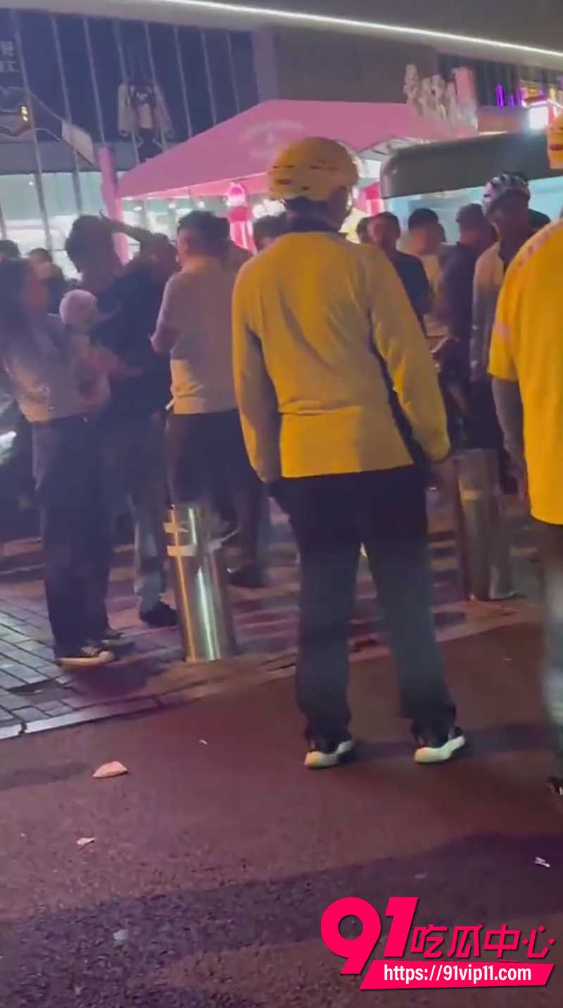 情侣嘲讽骑手不如狗事件 3 情侣嘲讽骑手不如狗事件 3