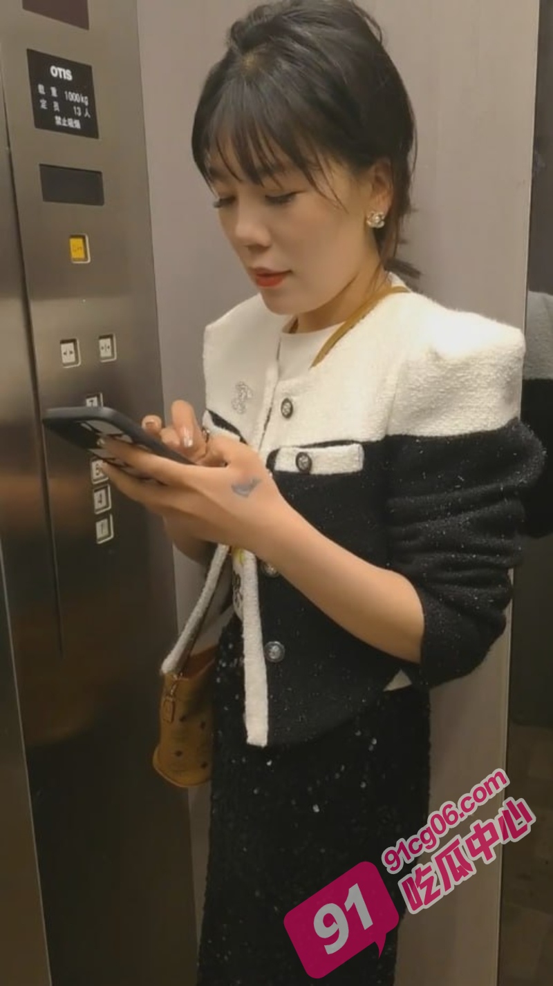 离异少妇最易勾搭～阴道里塞着跳蛋 喝尿口交毒龙样样精通
