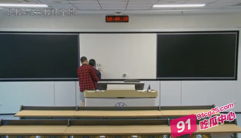 浙江大学教室门事件 清纯学妹在教室被扒光爆操 竟全校直播引围观