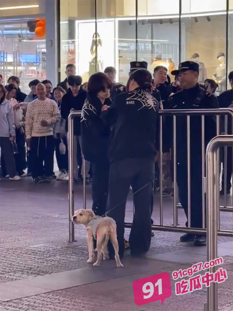 辽宁沈阳中街情侣吵架事件 男方吃软饭还出轨 现场混乱场面一度失控！ 配图2