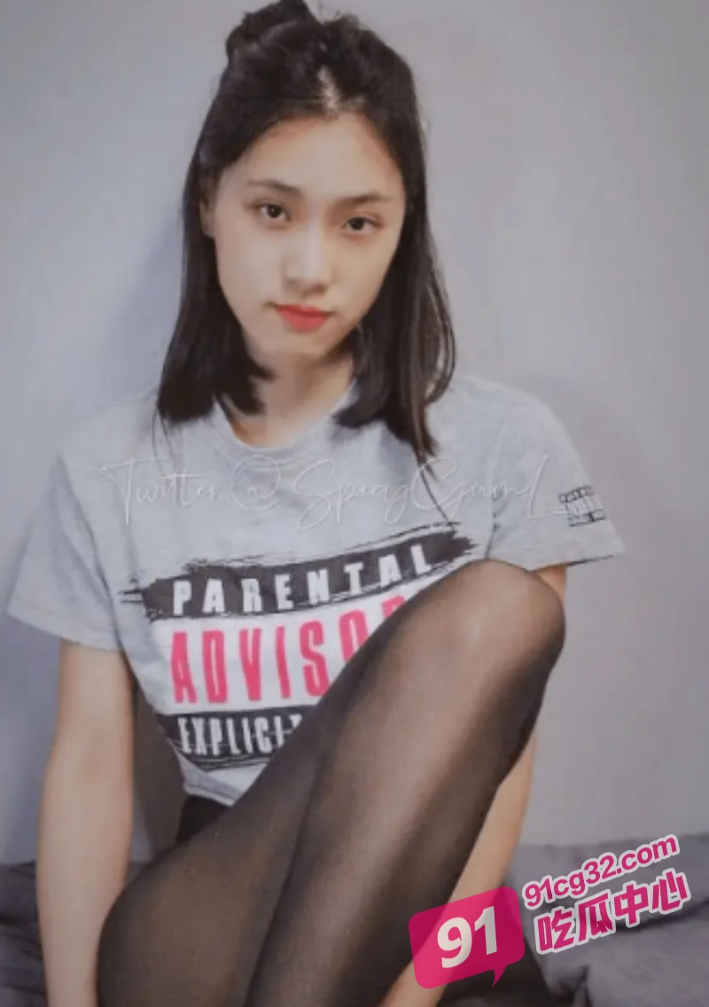淫姬留学生刘玥onlyfans最新作品 神秘黑衣人索要万圣节礼物 不给糖就操你 配图
