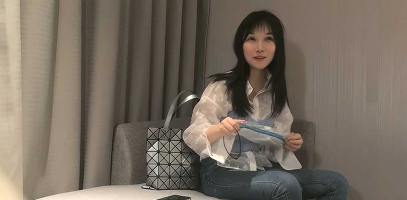文轩探花牛仔裤嫩妹 沙发上舔胸调情 床上多姿势狠插猛干!