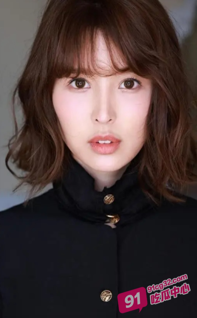 美女老师桥本葵被她只会撸管的男学生偷拍自慰视频威胁 教材室里被多男刺激轮奸！ 配图