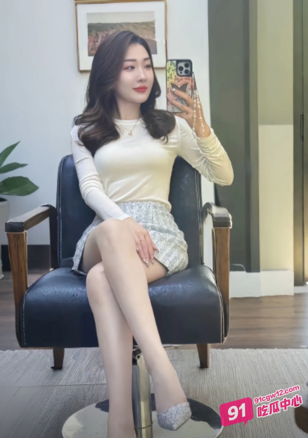 大哥不在家偷偷潜入嫂子闺房~紧张刺激对白 颜射亲嫂子真舒服太刺激了！