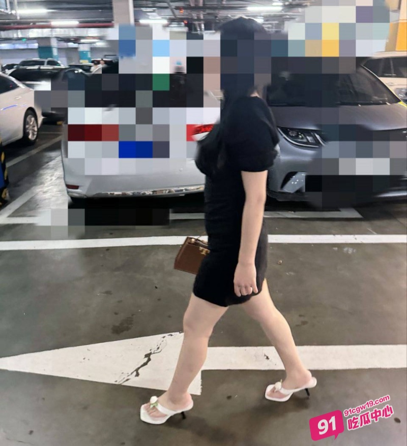 餐厅包间里的狂热乱伦～亲兄妹失控性爱 公共场所私密激情！ 配图5