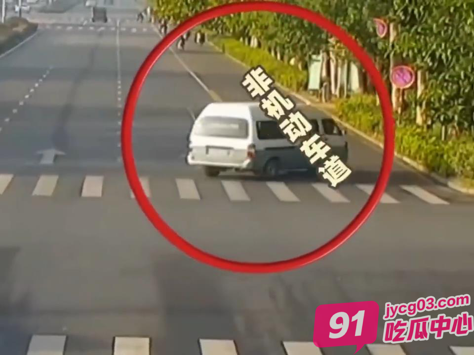 乘客开门害死路人！监控记录下一切！司机竟被判刑！