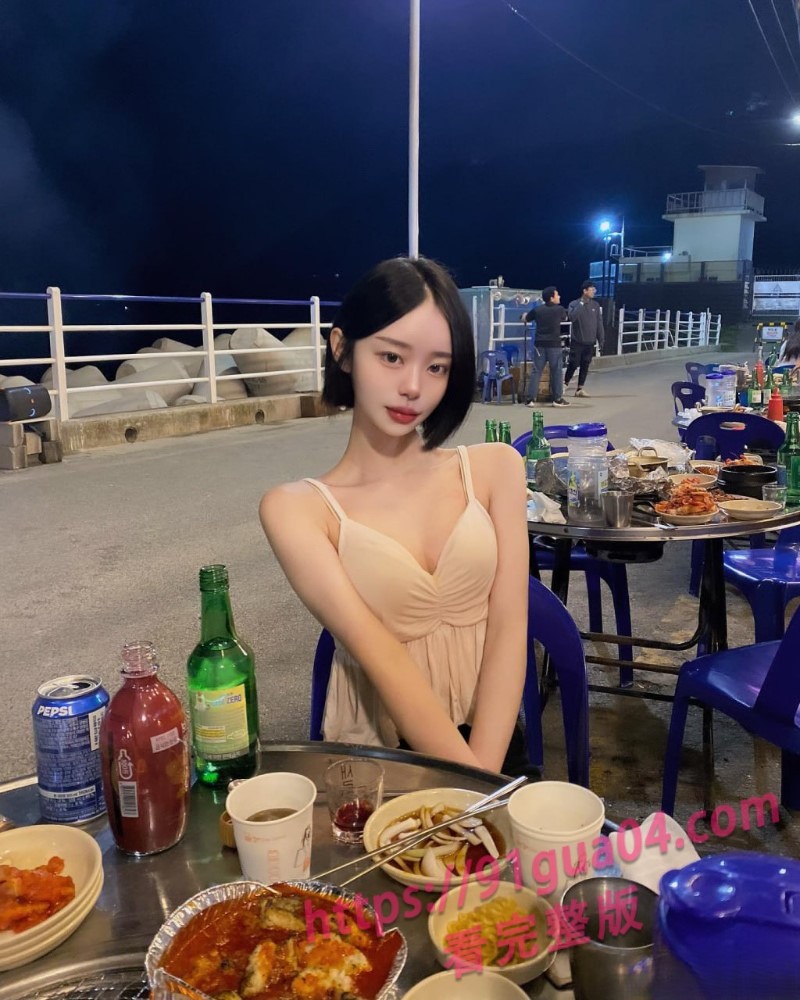 韩国网红秀珍太会撩 清冷脸下藏着火辣身材！ 配图2