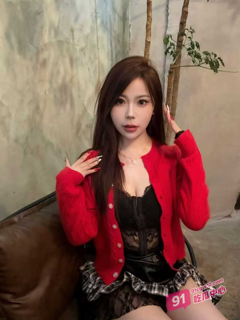 深夜撸片推荐～性感风骚女教师被优等学生轮插成瘾 彻底沦为男学生的性爱玩具！ 配图