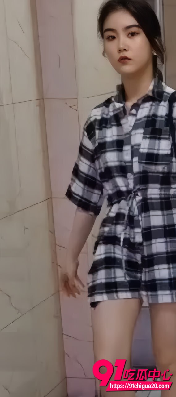 大神偷拍女厕美女放尿视频8