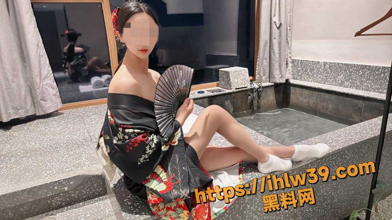 海角社区 会喷水的亲姐姐 继汉服后再让姐姐穿和服狂舔潮喷 尿我嘴里全部吞下 人美逼遭罪