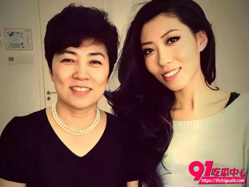 曲婉婷挥霍赃款后回国复出账号速封10