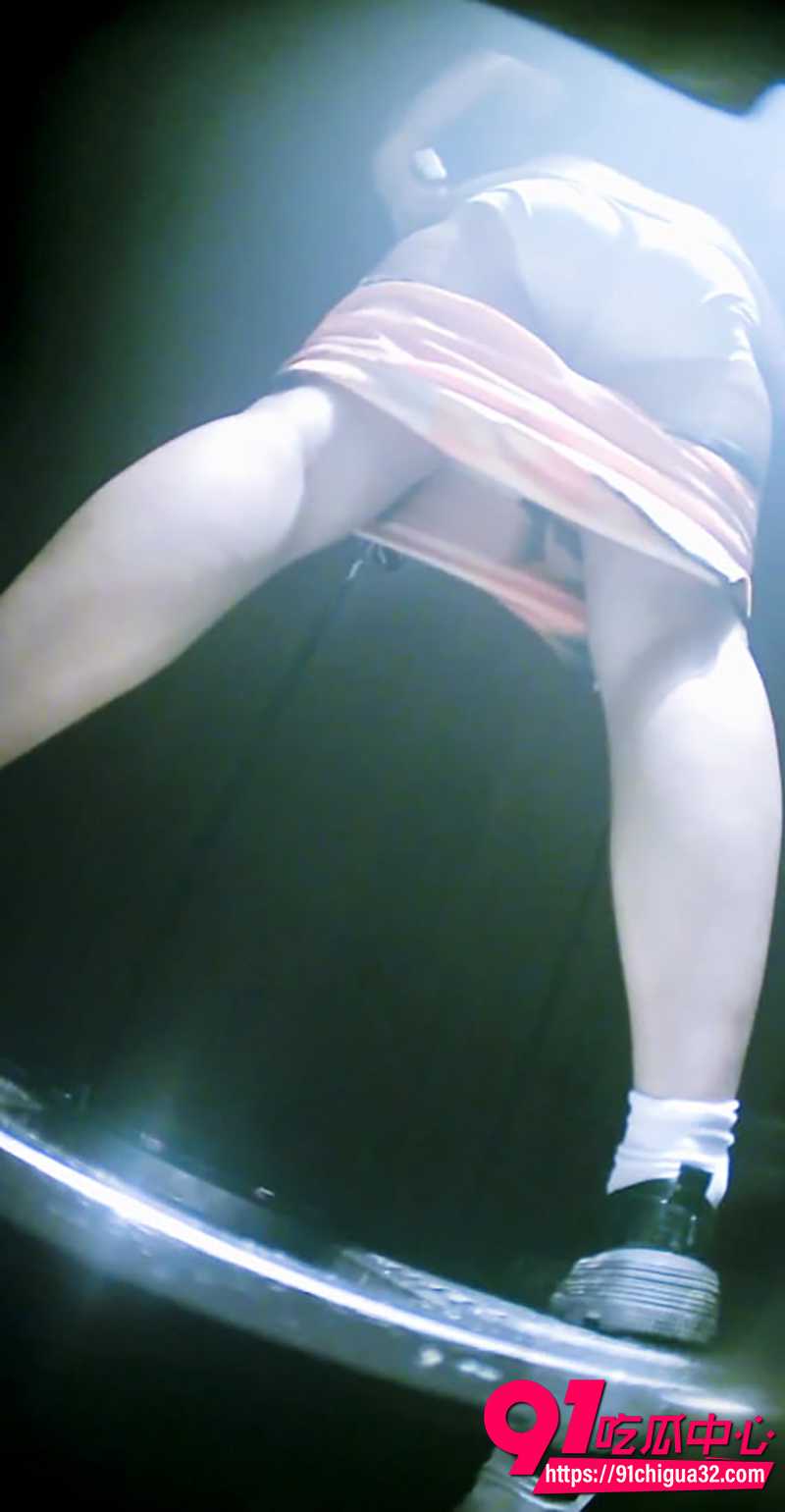 夜总会女厕偷拍 5