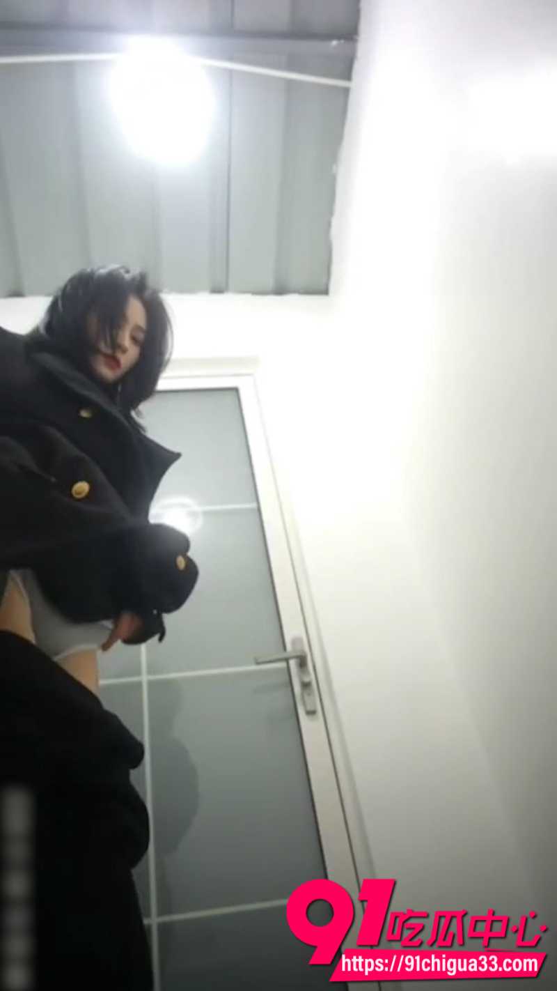 狼友投稿抖音240万粉丝女网红申雪倩在成都莉莉岛上厕所被偷拍18 狼友投稿抖音240万粉丝女网红申雪倩在成都莉莉岛上厕所被偷拍18
