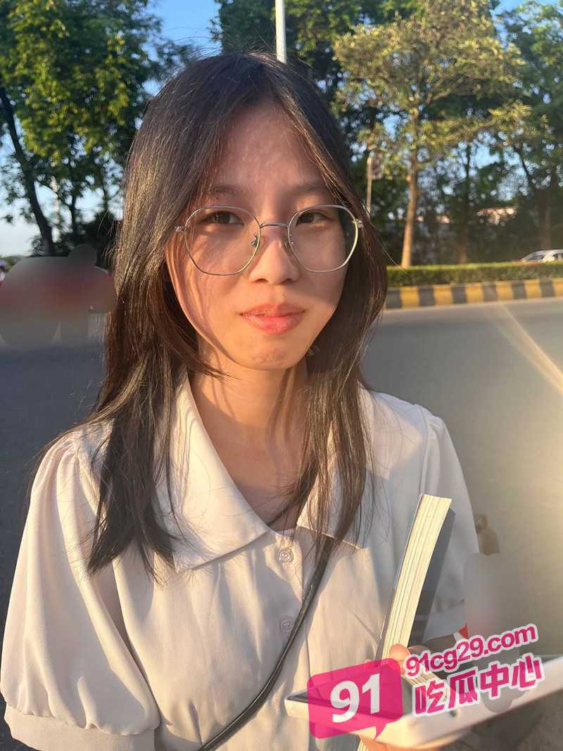 大神调教05年清纯学妹李蕊 口爆射精深喉拉丝后入内射不在话下！