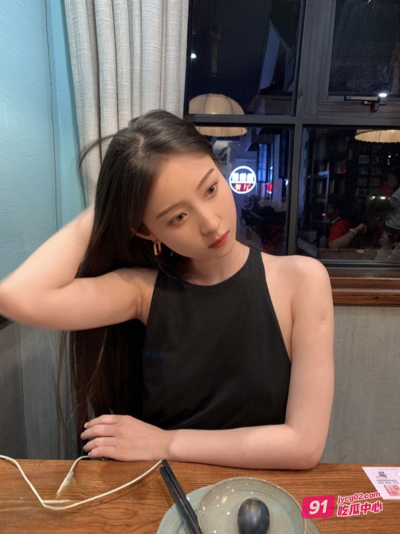 杭州施芮雯私拍泄密 细腰丰臀大长腿 开发成发情小母狗～ 配图2