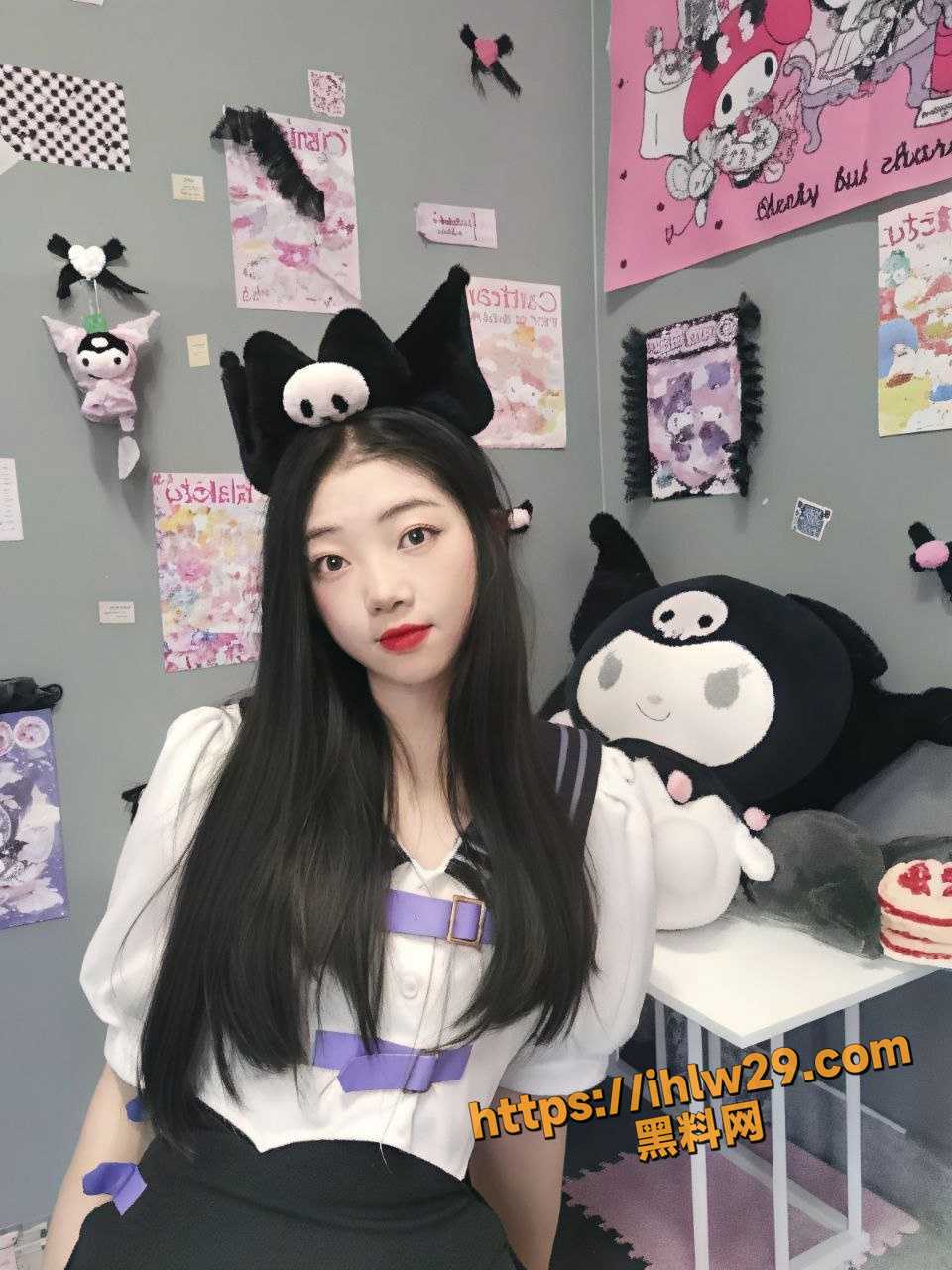 福建甜美幼师 戴个眼镜看上去非常可爱 斯斯文文的背地里却是一个反差母狗 说自己最喜欢的就是吃鸡巴！