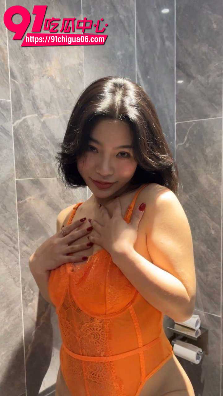 抖音博主芳姨饥渴美少妇私密裸照6