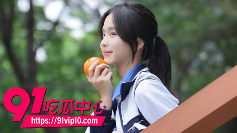 国产家庭乱伦新作 读大一的女儿性瘾发作 躲在房间里自慰 被爸爸发现后猛烈打桩