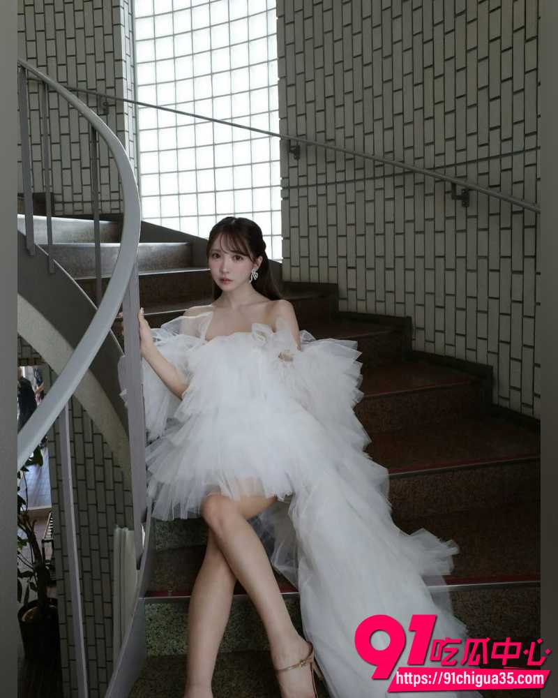 三上悠亚婚纱照引争议 4 三上悠亚婚纱照引争议 4