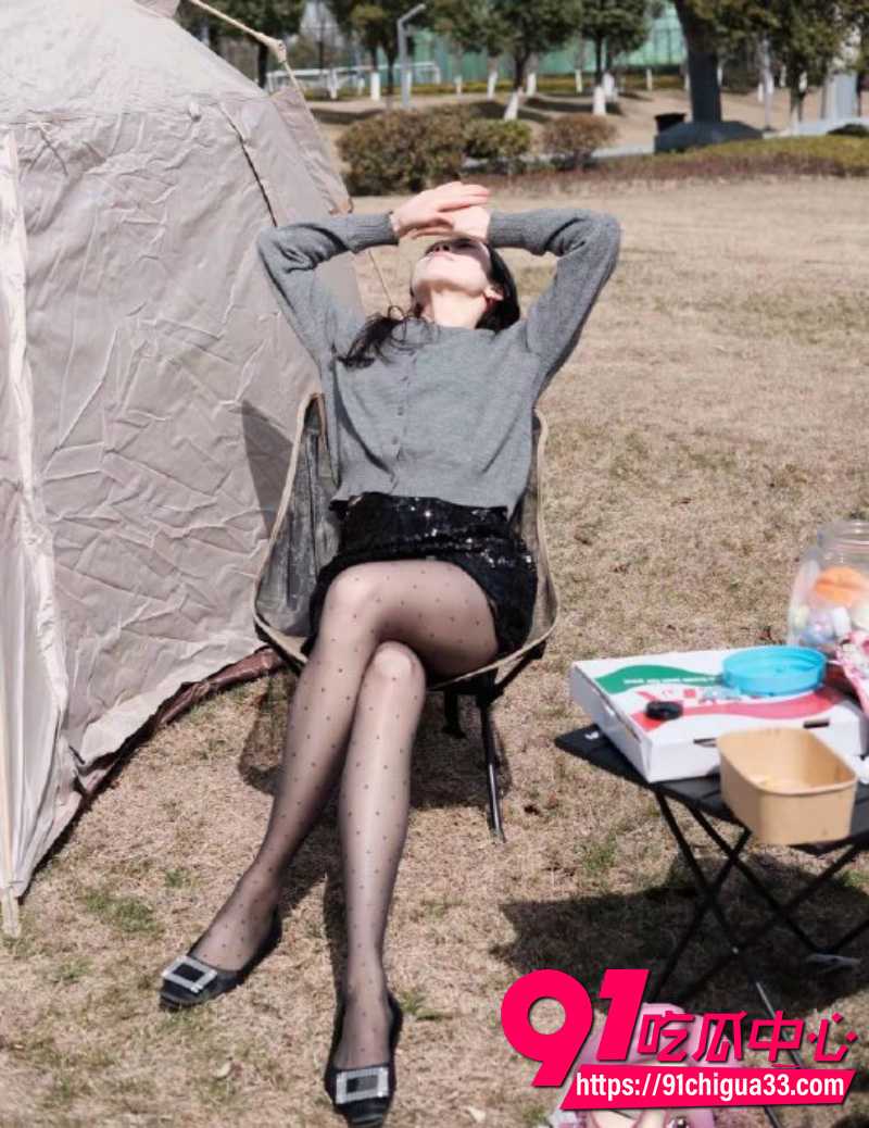海角乱伦大神 姐姐的奶味原创 趁着姐夫值班和亲姐露营在帐篷里操逼 奶水都操出来了