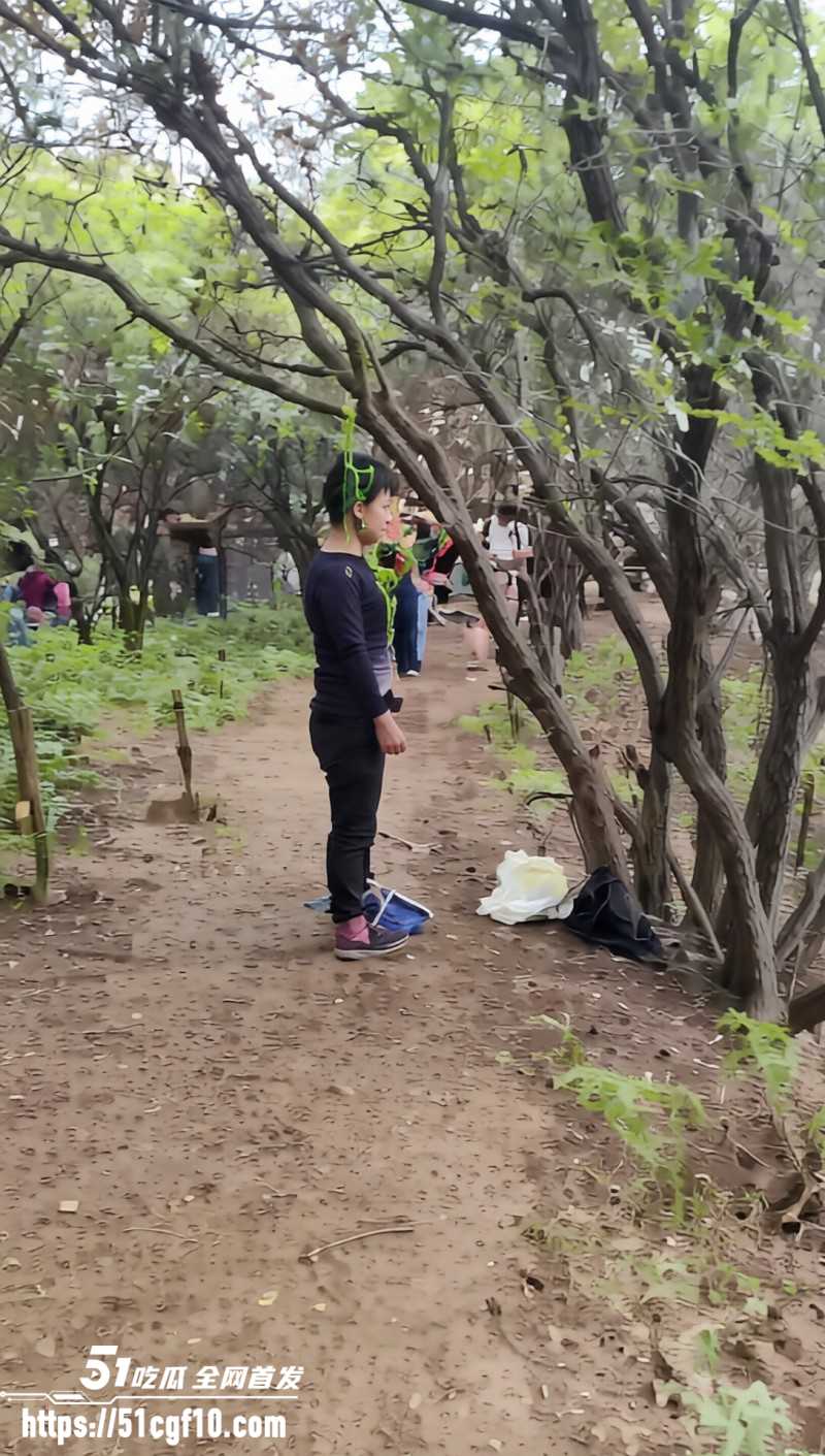 西安子午峪尖山男子上吊自杀06