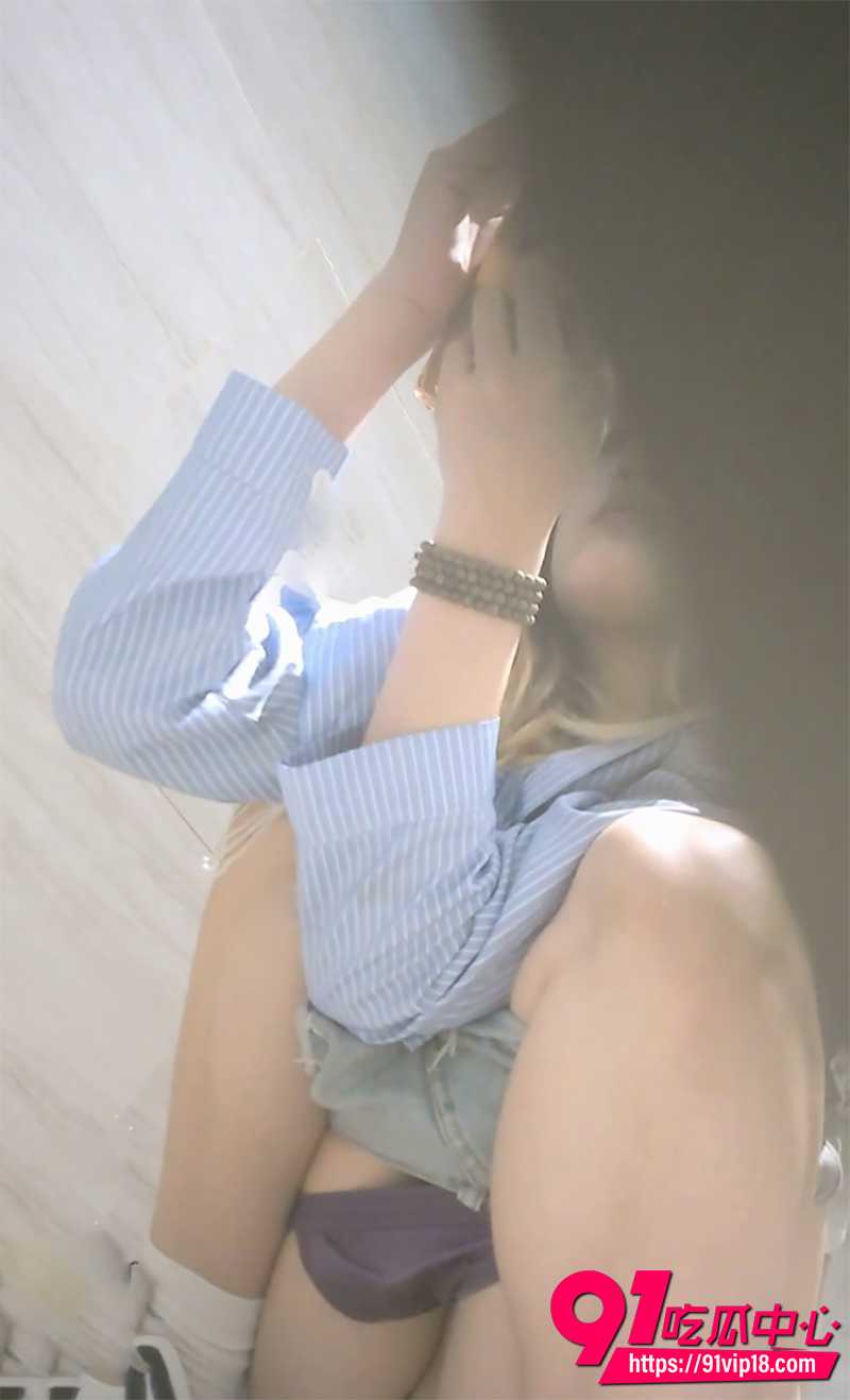 商场女厕偷拍 2