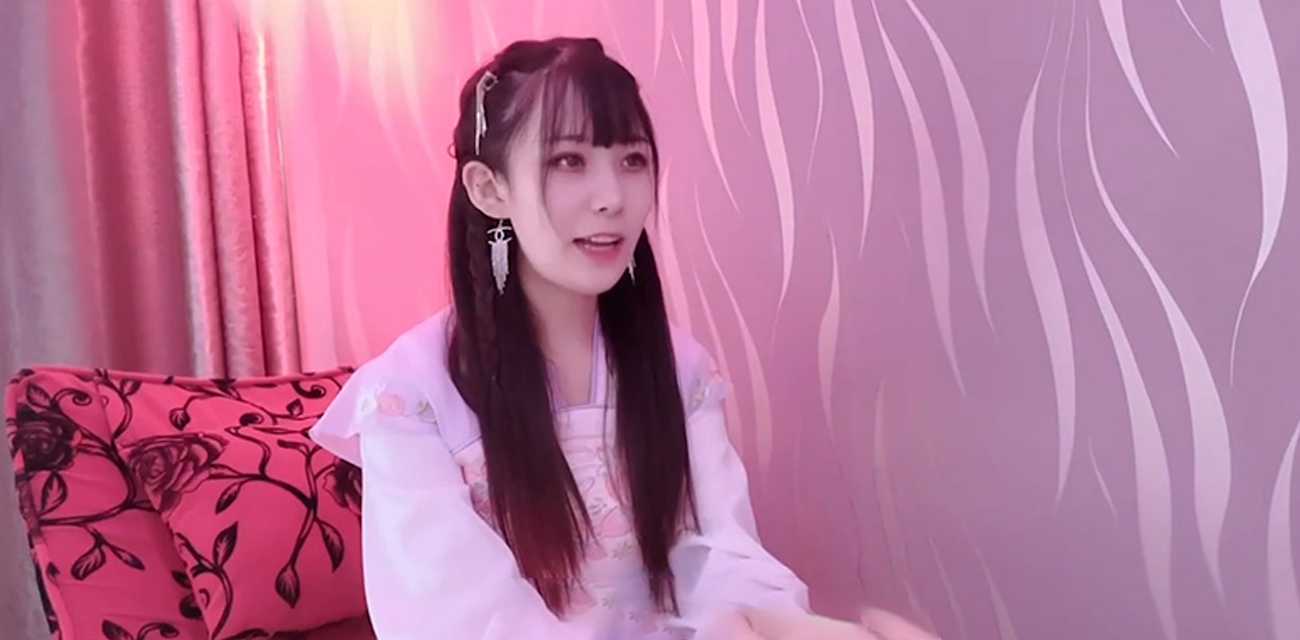 中秋福利特辑 直播女神邀请榜一大哥吃月饼 意外被肉棒粗暴灌满子宫！
